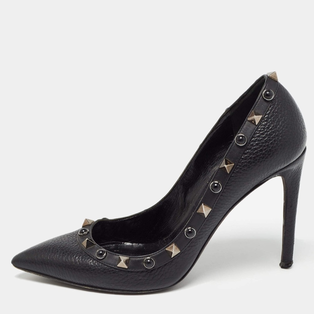 VALENTINO GARAVANI Pebbled Calfskin Leather Rock-stud Black Pumps